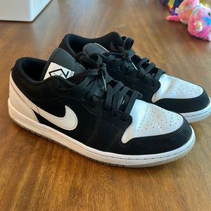 Black and white nikes